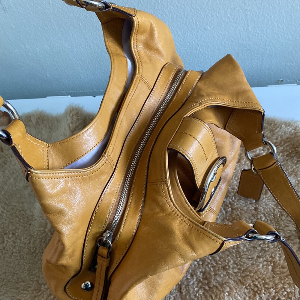 COACH YELLOW HONEY MUSTARD LEATHER HOBO BAG WITH SILVER BUCKLE D1069-F15075 - Picture 7 of 16